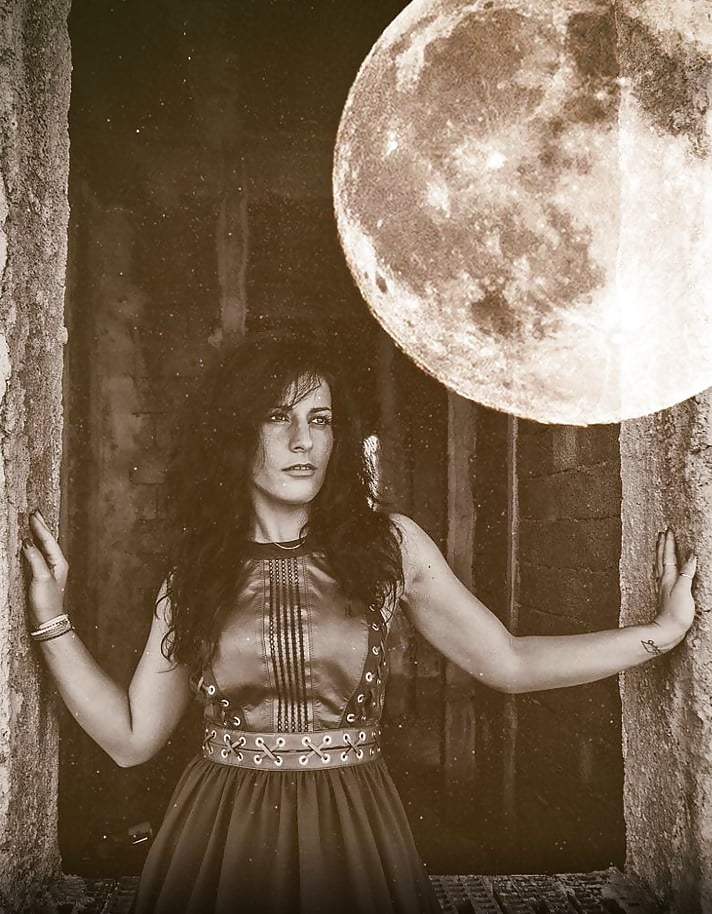 Lady Moon 8